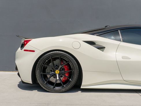Used 2018 Ferrari 488 GTB RWD image 33