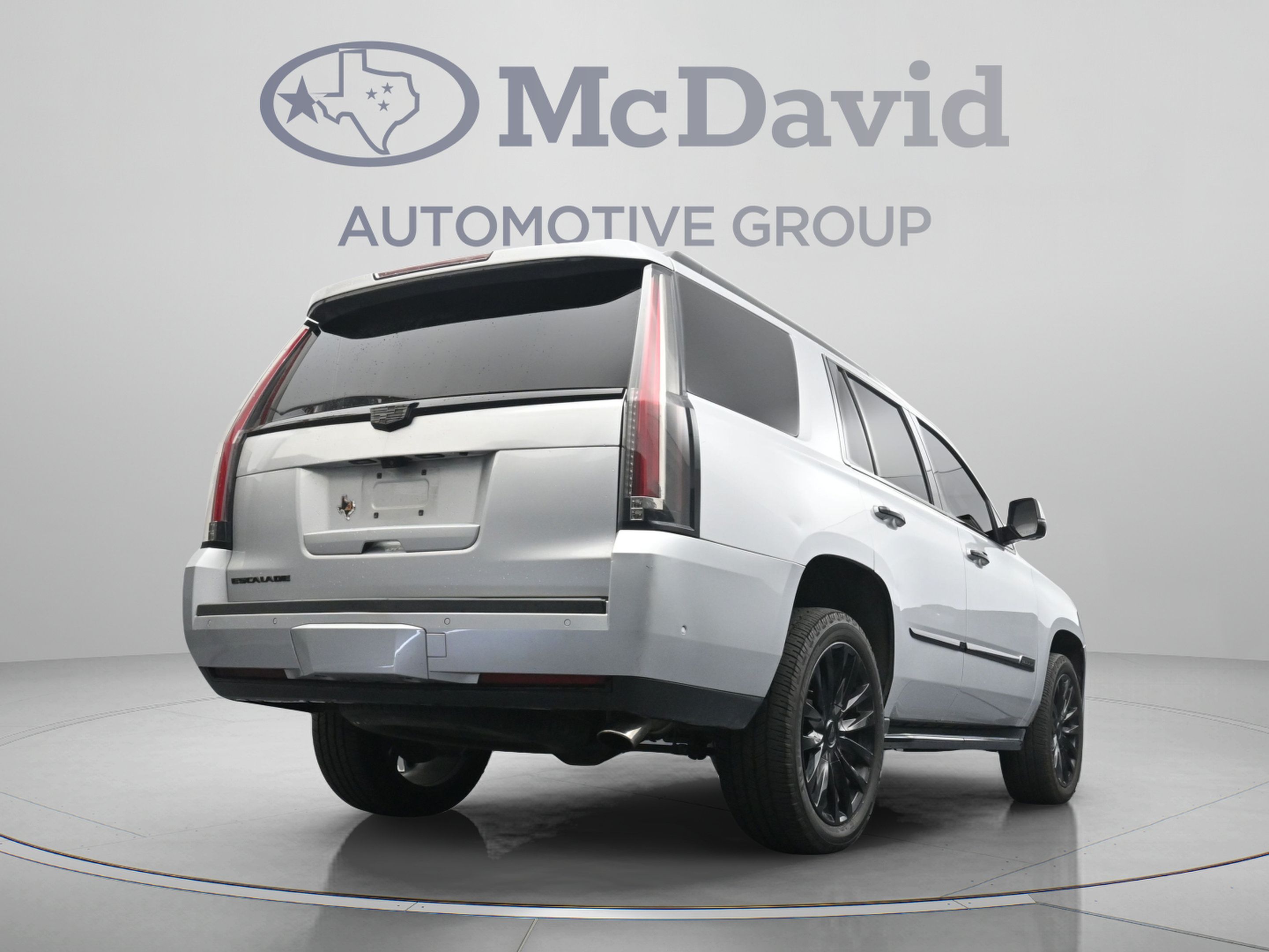 Used 2019 Cadillac Escalade Luxury w/ LPO, Radiant Package AWD/4WD image 32