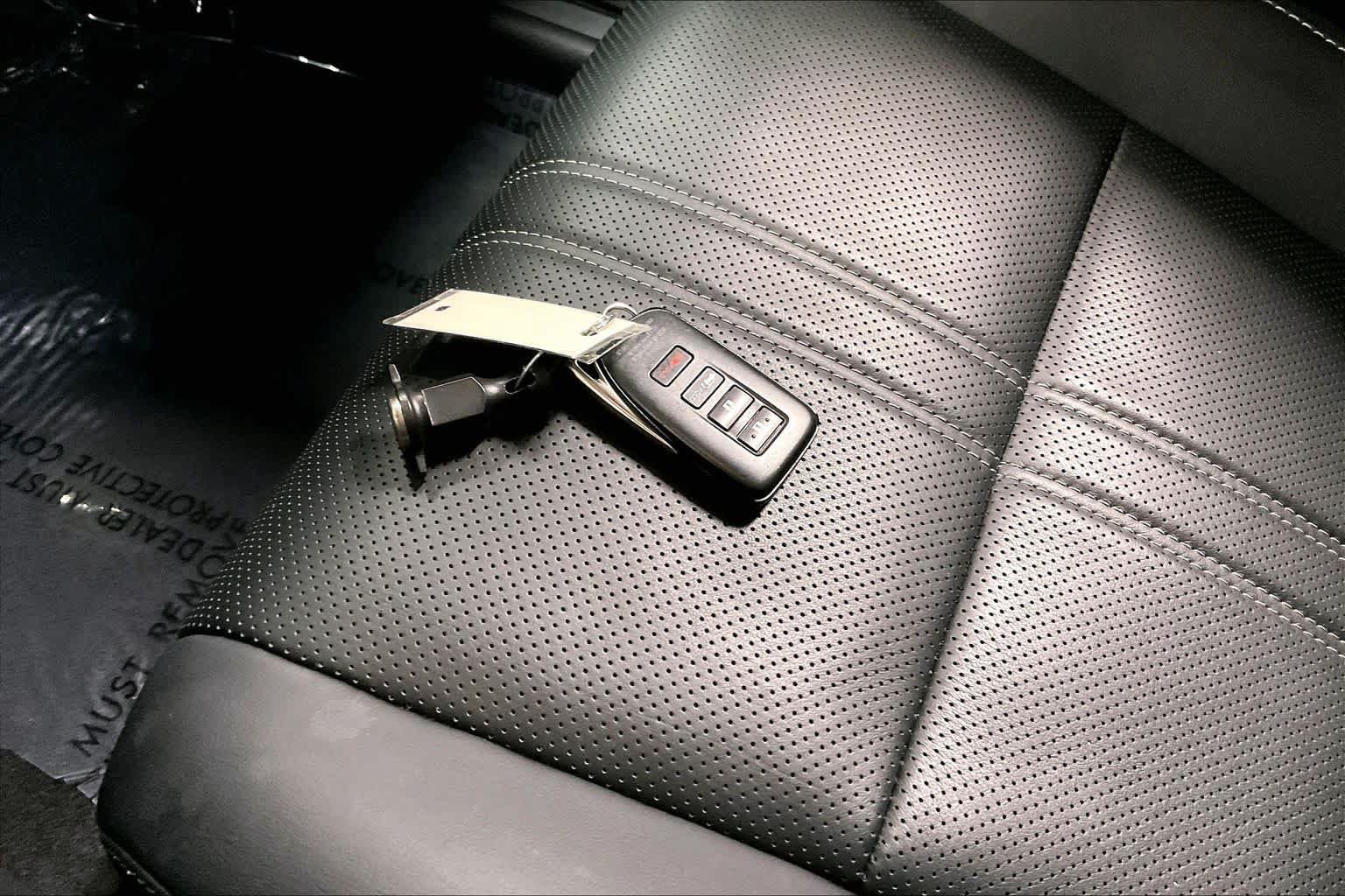 Used 2022 Lexus RX 450h AWD w/ Luxury Package image 15