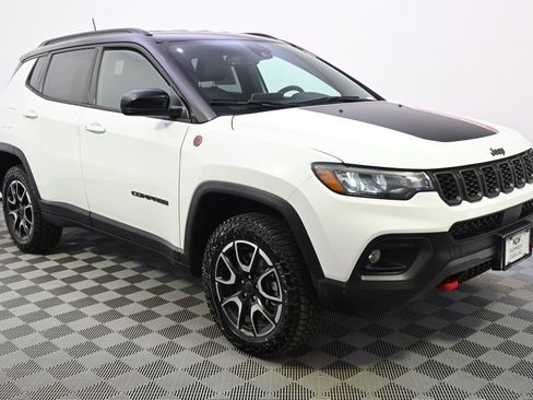 Used 2025 Jeep Compass Trailhawk AWD/4WD image 8