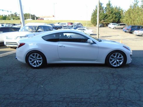 Used 2013 Hyundai Genesis 2.0T RWD image 6