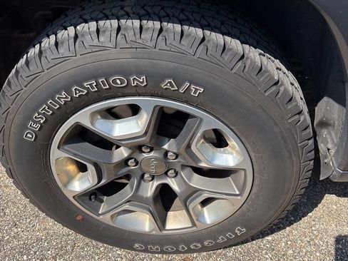 Used 2019 Jeep Cherokee Trailhawk w/ Comfort/Convenience Group AWD/4WD image 14
