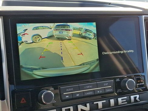 Used 2025 Nissan Frontier SV w/ SV Convenience Package image 17