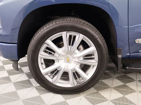 Used 2024 Chevrolet Silverado 1500 High Country w/ High Country Premium Package AWD/4WD image 19