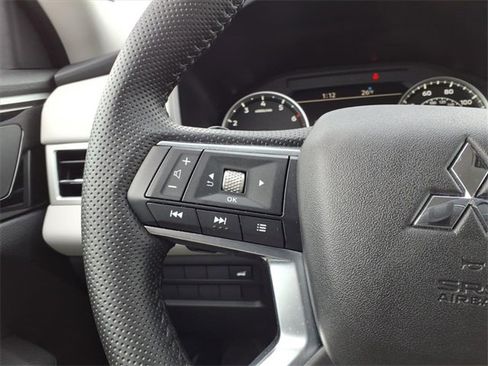 Used 2025 Mitsubishi Outlander AWD image 25