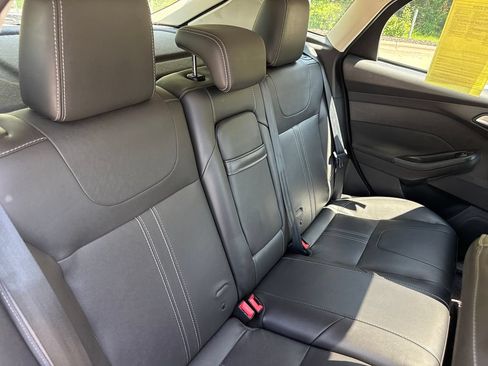 Used 2012 Ford Focus Titanium FWD image 33