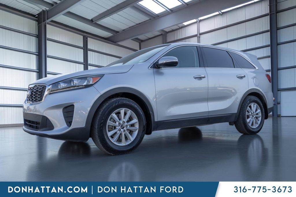 Used 2019 Kia Sorento FWD V6 image 2