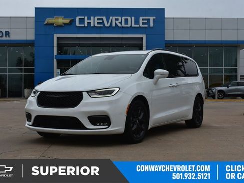 Used 2021 Chrysler Pacifica Touring-L w/ Uconnect Theater Family Group FWD image 1