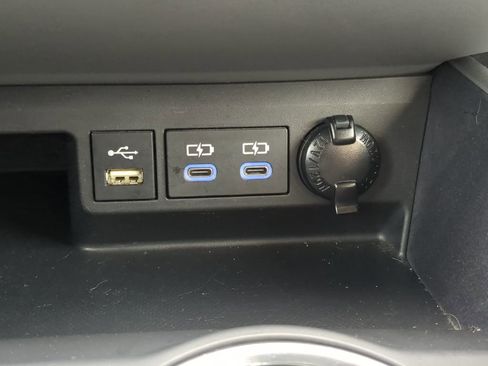 Used 2022 Toyota Highlander XLE image 28