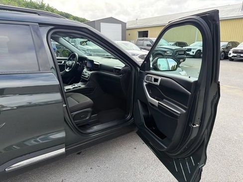 Used 2023 Ford Explorer XLT AWD/4WD image 28