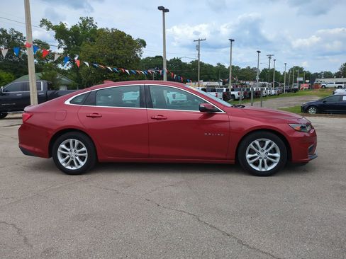 Used 2016 Chevrolet Malibu LT w/ Leather Package FWD image 3
