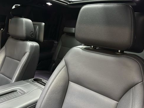 Used 2023 Chevrolet Suburban Z71 w/ Luxury Package image 10