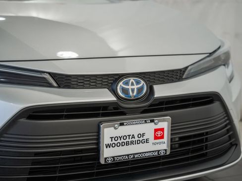 Used 2025 Toyota Corolla LE w/ LE Premium Package FWD image 8