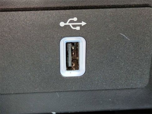 Certified 2018 Ford Explorer XLT w/ Equipment Group 202A image 21