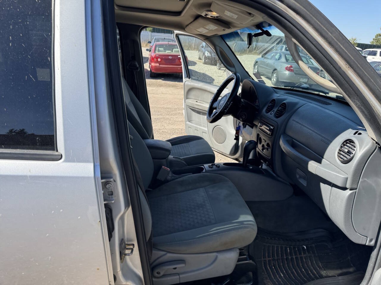 Used 2005 Jeep Liberty Sport AWD/4WD image 27