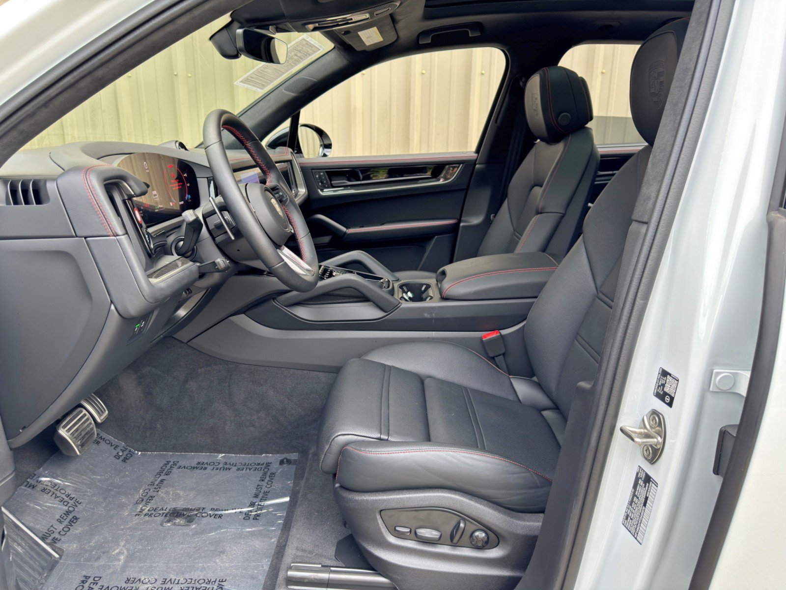 Used 2026 Porsche Cayenne Turbo AWD/4WD image 17