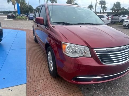 Used 2016 Chrysler Town & Country LX FWD image 4