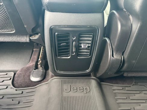 Used 2017 Jeep Grand Cherokee Laredo w/ Quick Order Package 23E AWD/4WD image 12