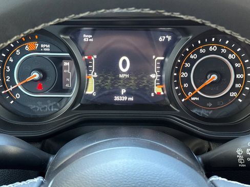Used 2025 Jeep Wrangler Unlimited Rubicon AWD/4WD image 24