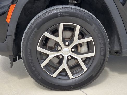 Certified 2023 Jeep Grand Cherokee Limited AWD/4WD image 13