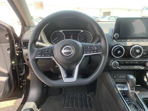 Used 2025 Nissan Sentra SV FWD image 18