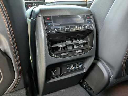 New 2025 Jeep Grand Cherokee Summit image 15