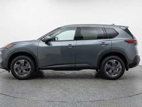 Used 2025 Nissan Rogue SV image 5
