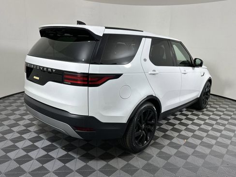 Used 2025 Land Rover Discovery S image 7
