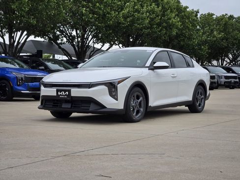 New 2026 Kia K4 FWD image 2