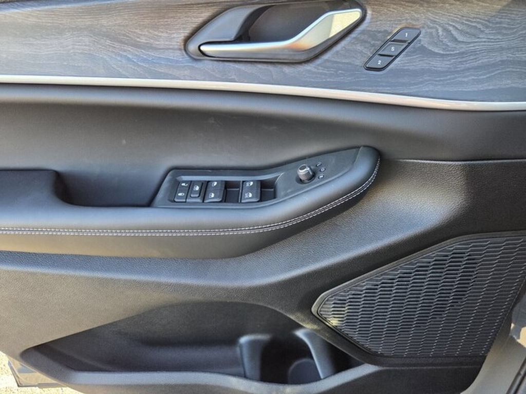 New 2027 Jeep Grand Cherokee Limited RWD image 30