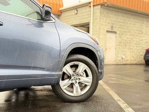 Used 2017 Toyota Highlander Limited image 5