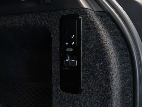 Used 2024 Land Rover Range Rover SE AWD/4WD image 9
