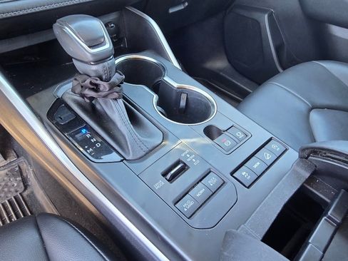 Used 2021 Toyota Highlander XLE image 19