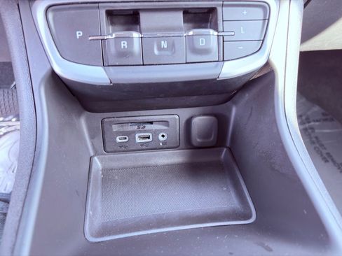 Used 2024 GMC Terrain SLT image 23