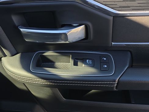 Used 2024 RAM 2500 Laramie w/ Night Edition image 35