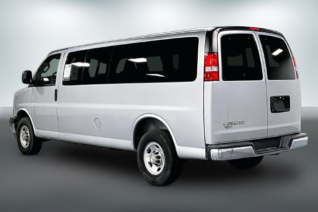 Used 2025 Chevrolet Express 3500 LT w/ LT Preferred Equipment Group RWD image 5