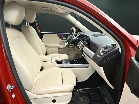 Used 2020 Mercedes-Benz GLB 250 w/ Premium Package image 19