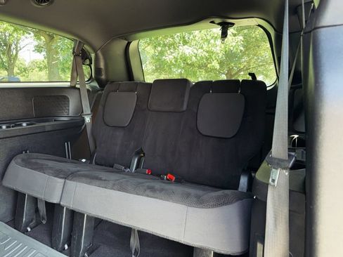 Used 2018 Dodge Grand Caravan SE FWD image 25
