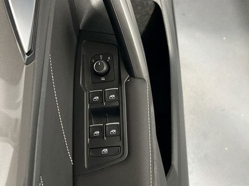 Used 2022 Volkswagen Tiguan SE image 17