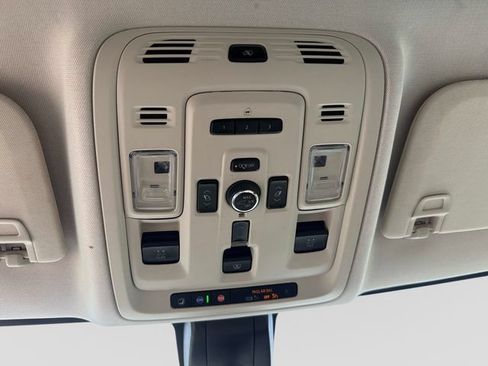 Used 2022 GMC Yukon XL Denali w/ Advanced Technology Package AWD/4WD image 35