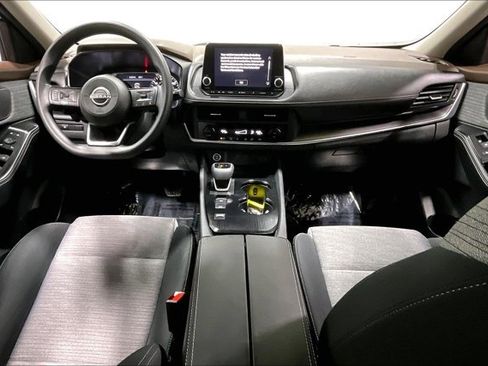 Used 2023 Nissan Rogue SV image 15