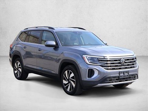 Used 2024 Volkswagen Atlas SE AWD/4WD image 3