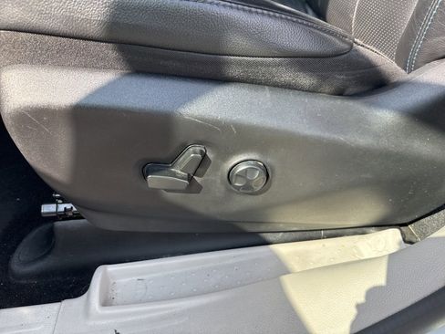 Used 2021 Chrysler Pacifica Touring-L image 13