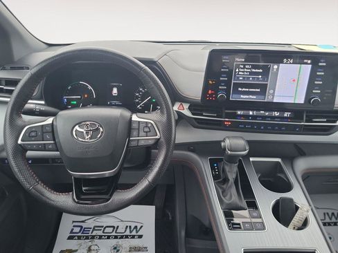 Used 2023 Toyota Sienna XLE image 13