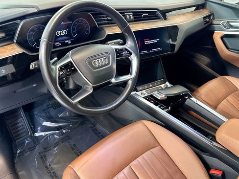 Used 2021 Audi e-tron Premium w/ Convenience Plus Package image 9