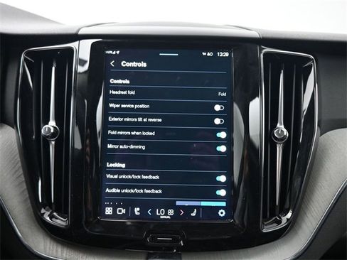 Used 2025 Volvo XC60 B5 Plus image 18