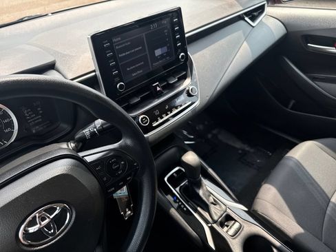 Used 2020 Toyota Corolla LE FWD image 21