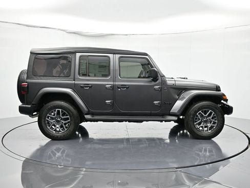 New 2025 Jeep Wrangler Unlimited Sahara w/ Technology Group AWD/4WD image 4
