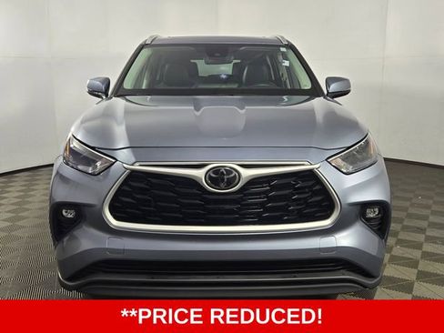 Used 2024 Toyota Highlander XLE image 2