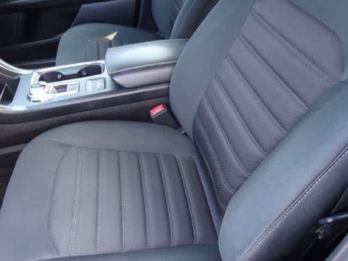 Used 2019 Ford Fusion SE FWD image 8